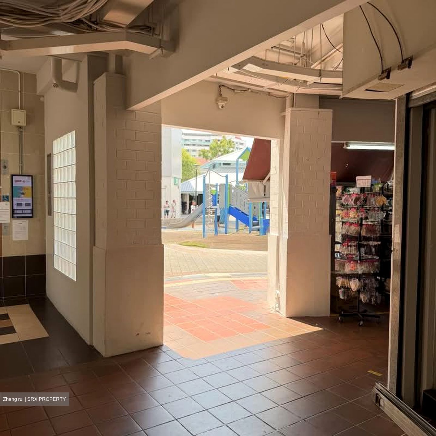 Tampines Heart (D18), Shop House #577034711